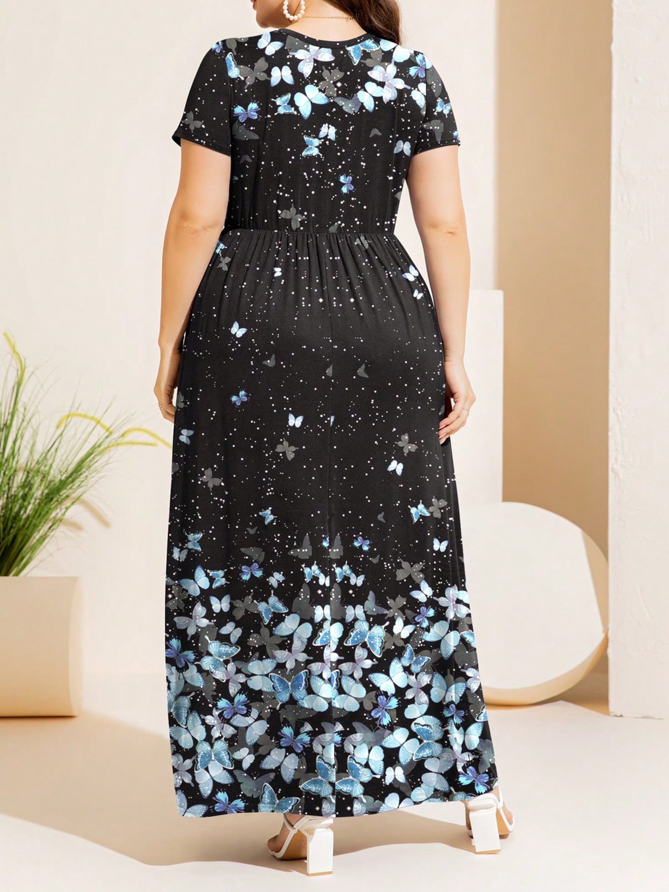 Plus Size Printed Round Neck Short Sleeve Maxi Dress